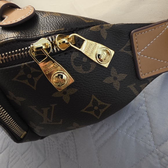 LV Monogram Bum Bag Mirrior As Original One - Picture 4 of 7